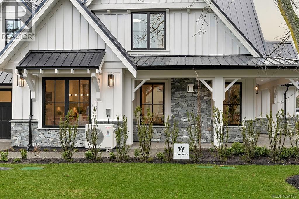  1047 Falkland Road, Oak Bay