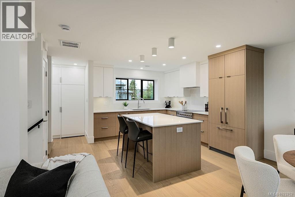 3 2268 Bowker Avenue, Oak Bay