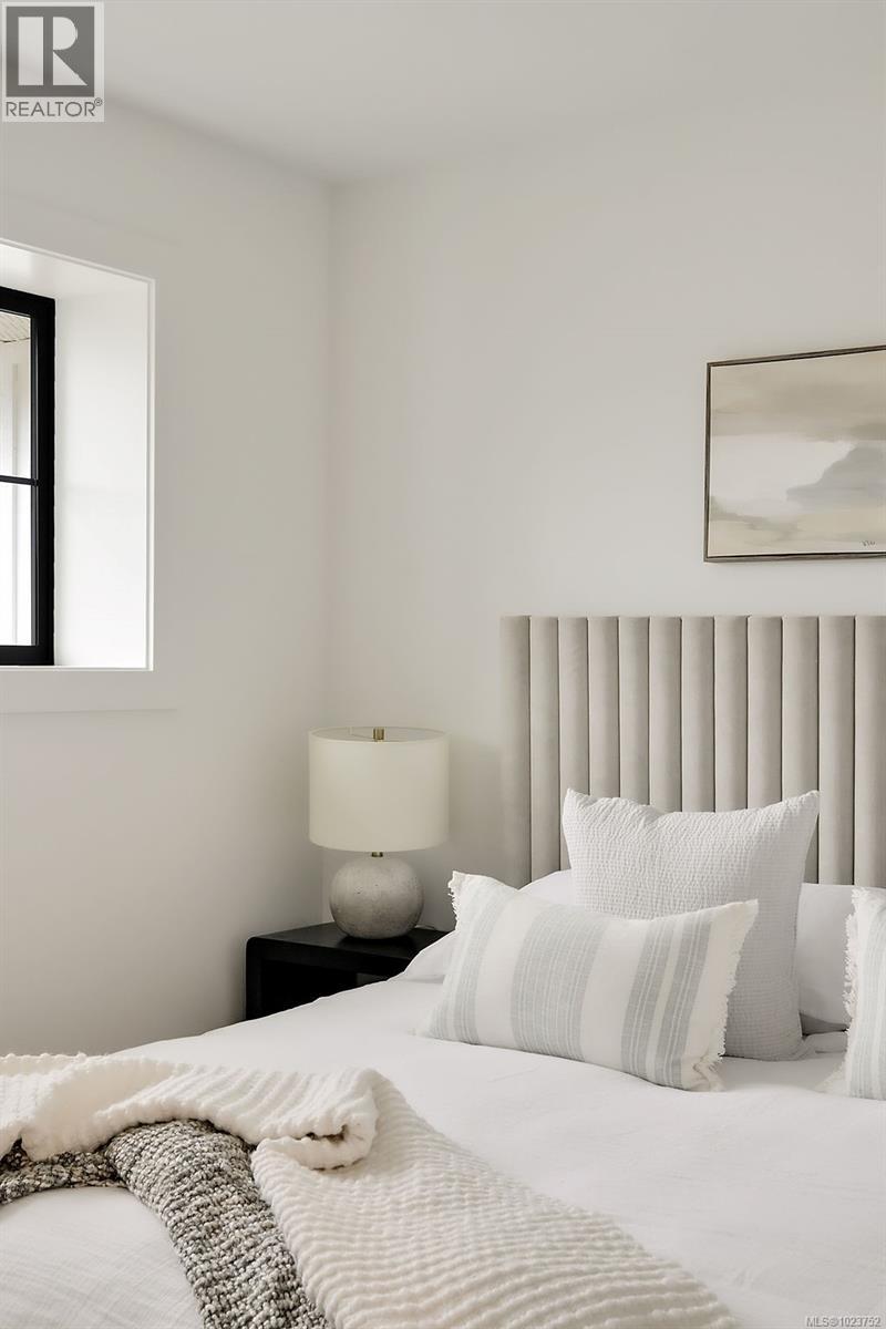 3 2268 Bowker Avenue, Oak Bay