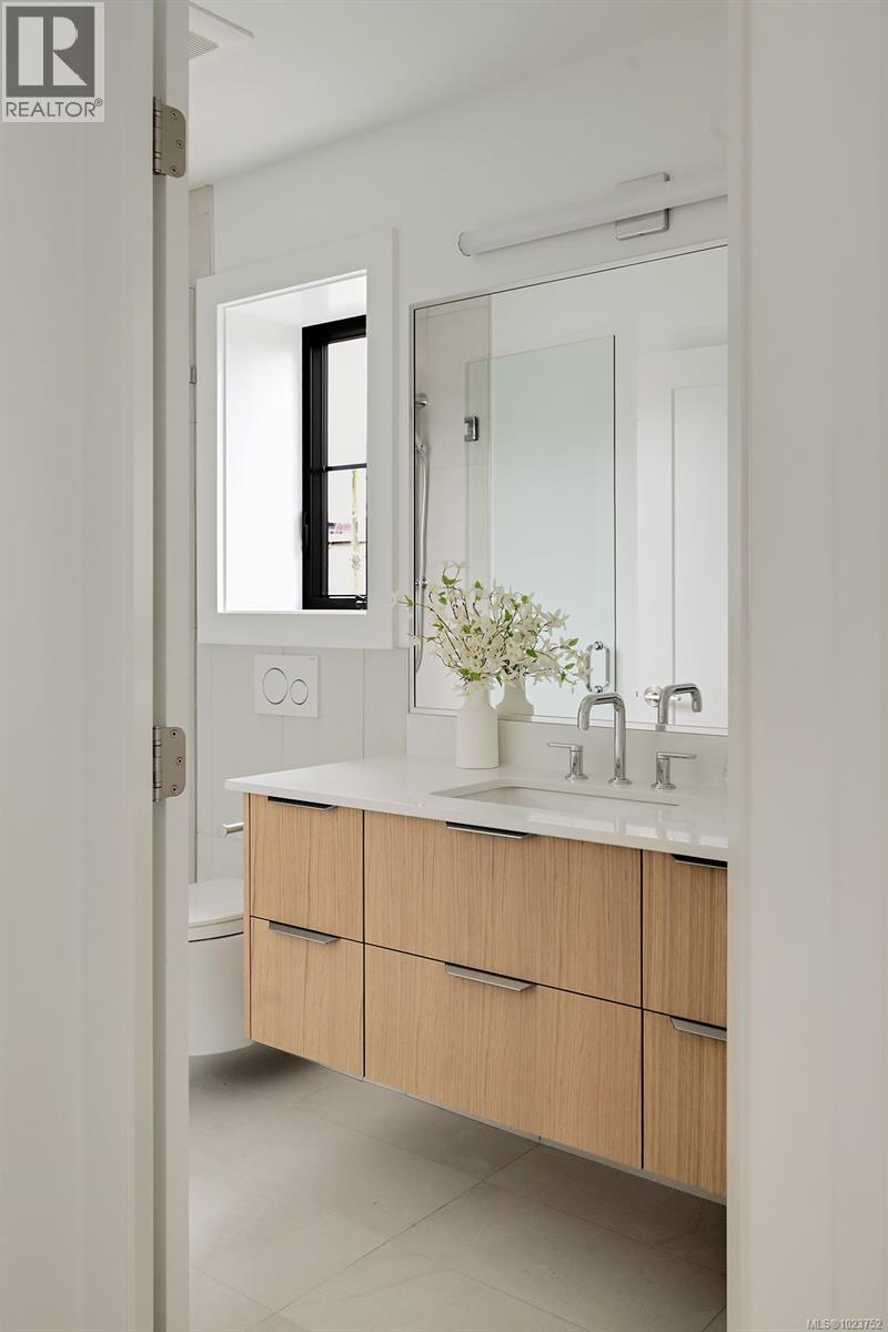 3 2268 Bowker Avenue, Oak Bay