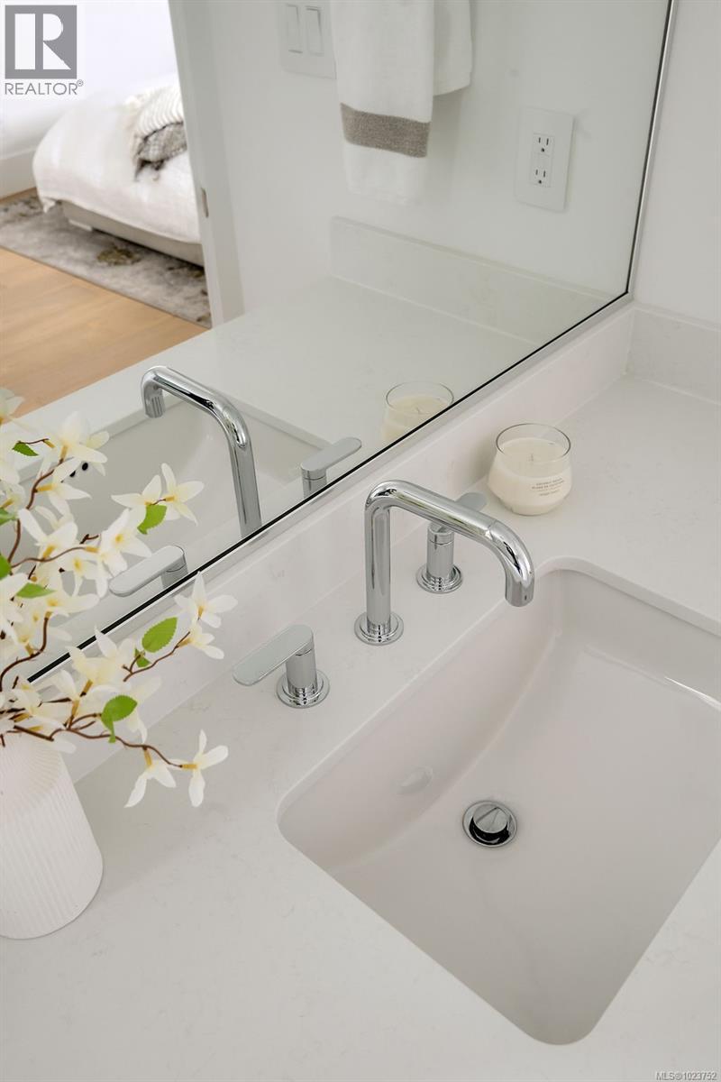 3 2268 Bowker Avenue, Oak Bay