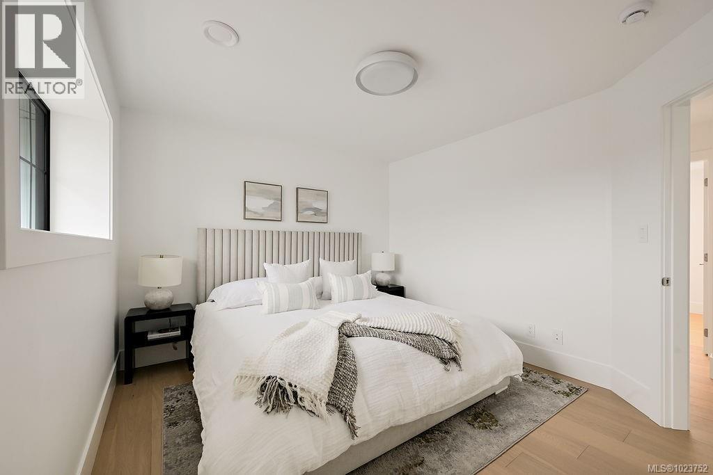 3 2268 Bowker Avenue, Oak Bay