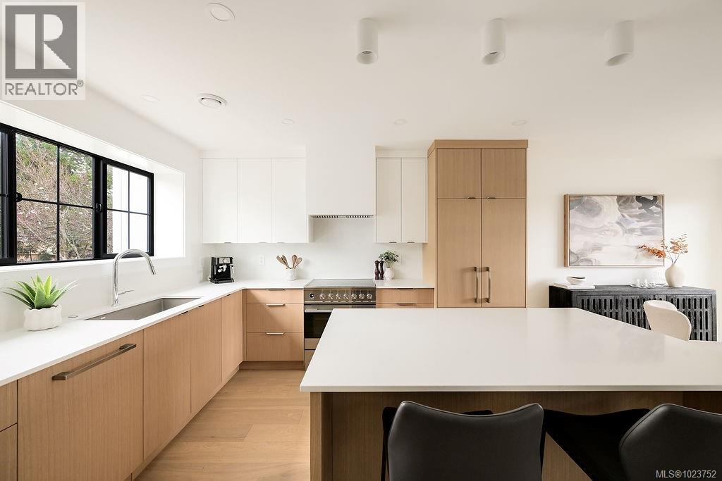 3 2268 Bowker Avenue, Oak Bay