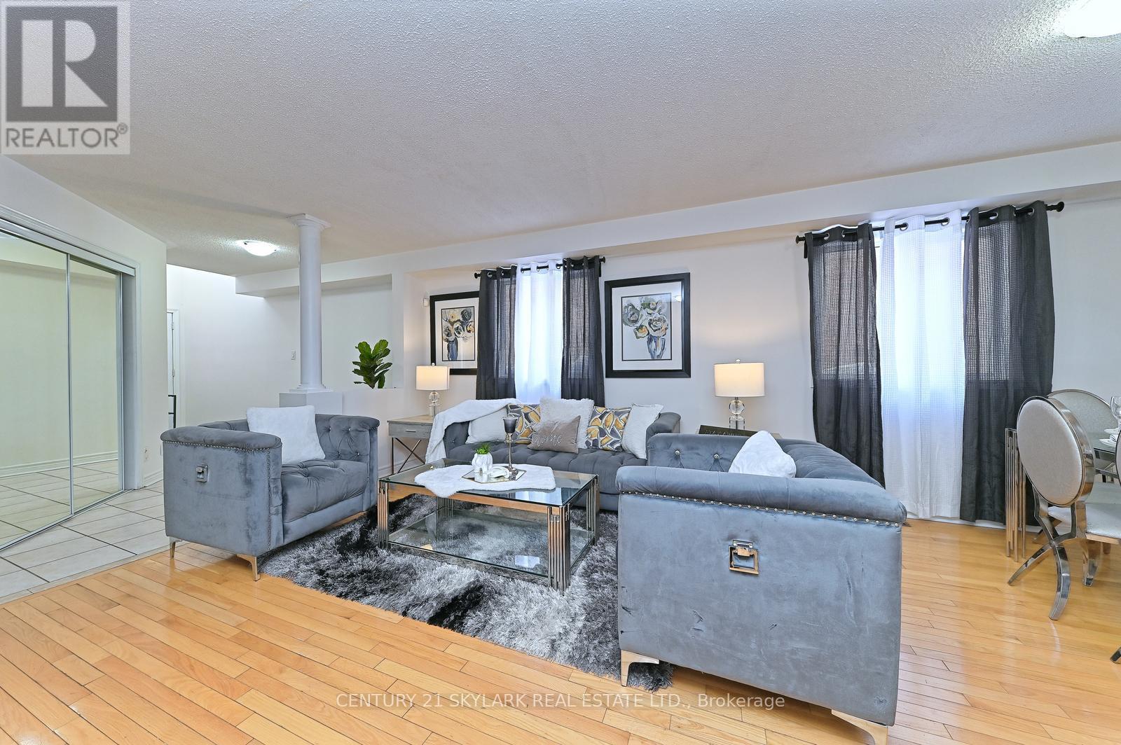 38 MAROTTA AVENUE - Photo 3 of 34, Brampton (Fletcher's Meadow), Ontario