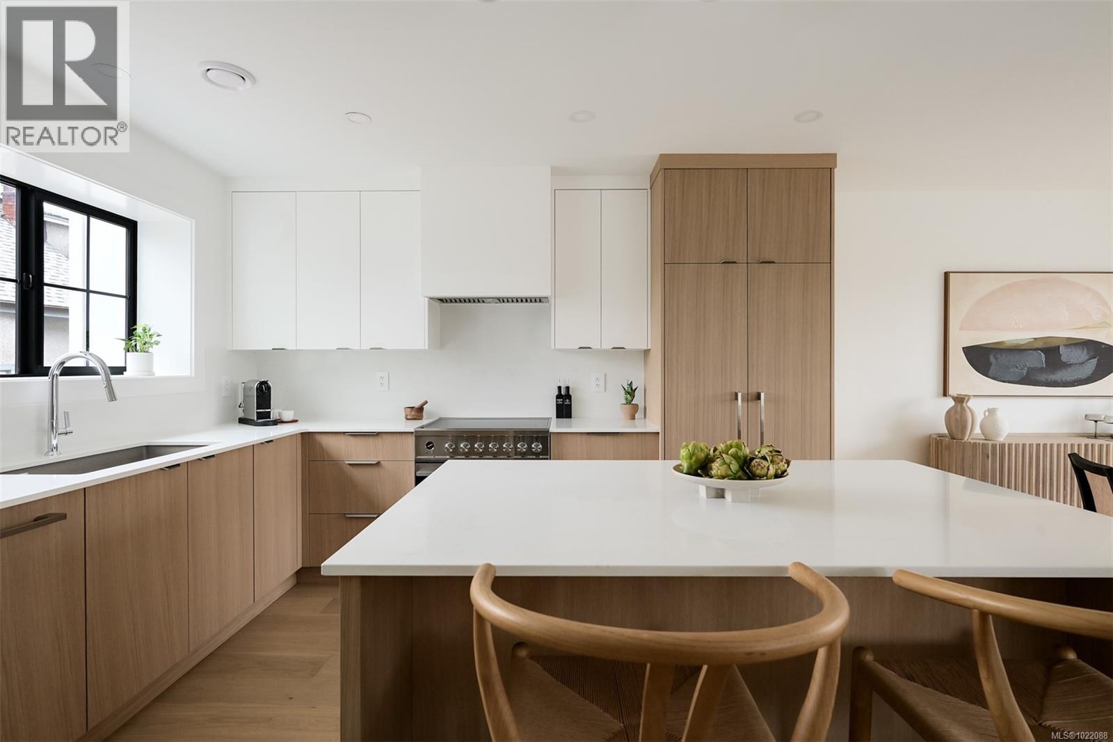 1 2268 Bowker Avenue, Oak Bay