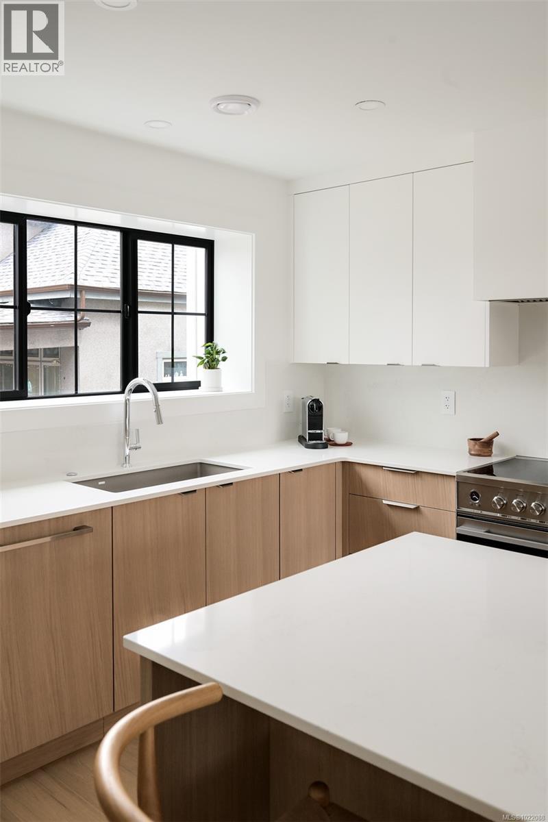 1 2268 Bowker Avenue, Oak Bay