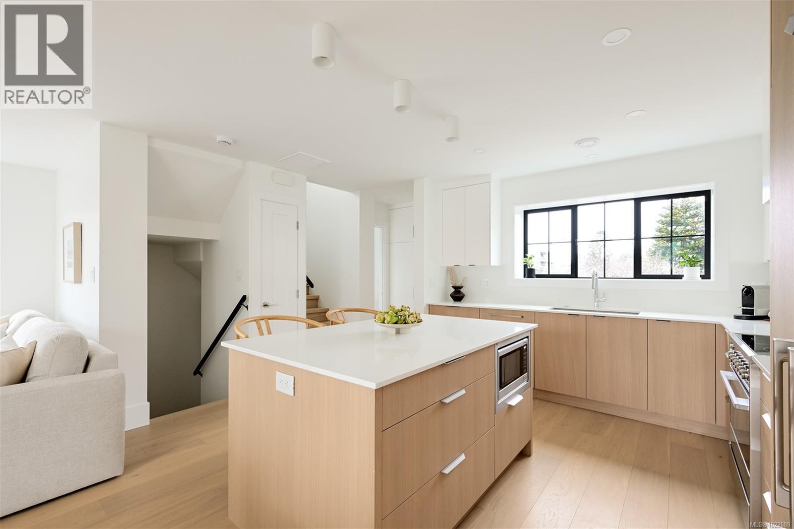 1 2268 Bowker Avenue, Oak Bay