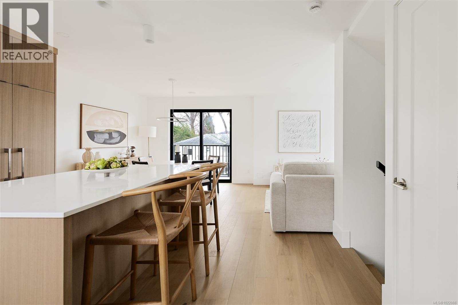 1 2268 Bowker Avenue, Oak Bay