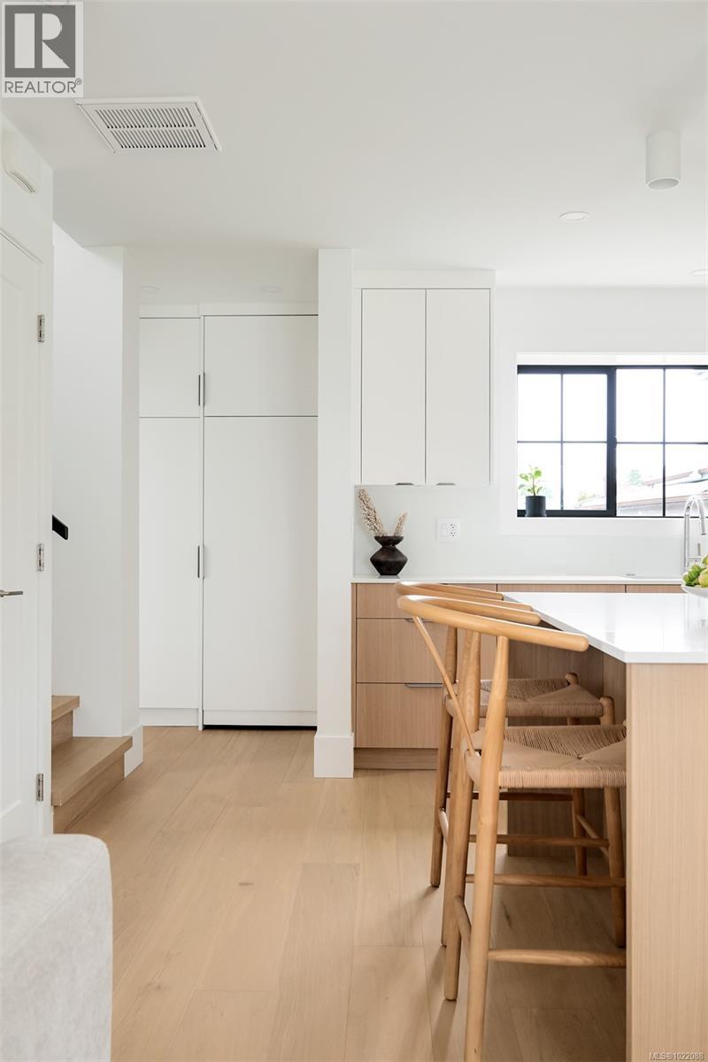 1 2268 Bowker Avenue, Oak Bay