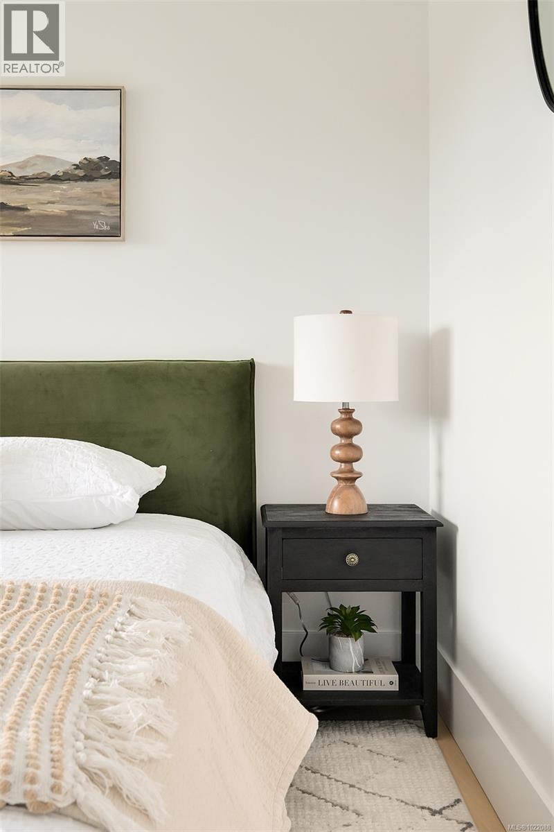 1 2268 Bowker Avenue, Oak Bay