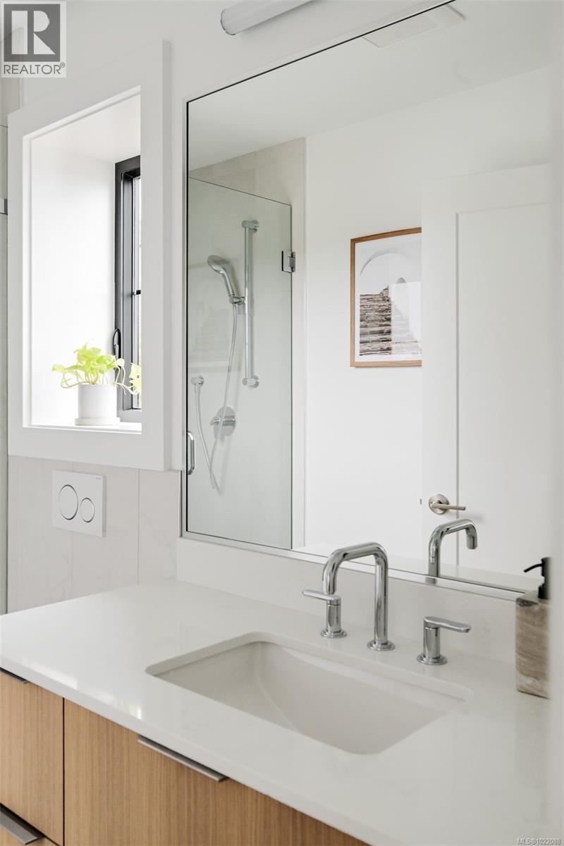 1 2268 Bowker Avenue, Oak Bay