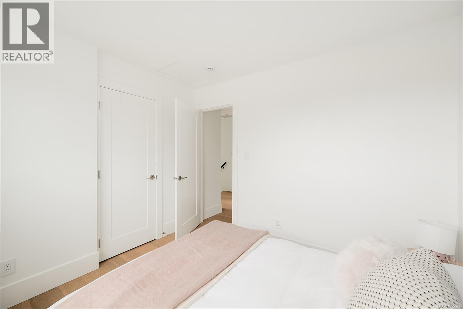 1 2268 Bowker Avenue, Oak Bay