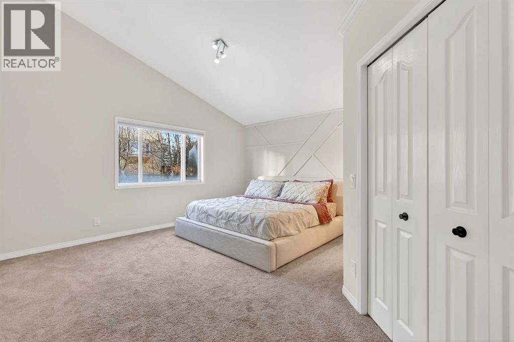 Single Family House Bungalow for Sale in  Douglasdale Boulevard SE Douglasdale/Glen Calgary 