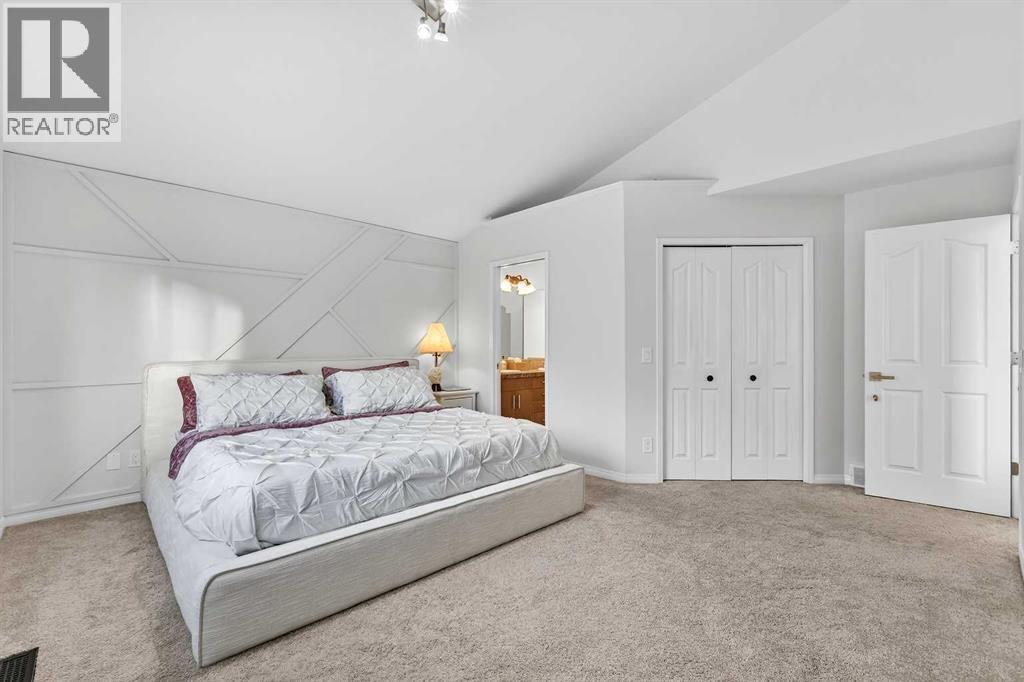 Single Family House Bungalow for Sale in  Douglasdale Boulevard SE Douglasdale/Glen Calgary 