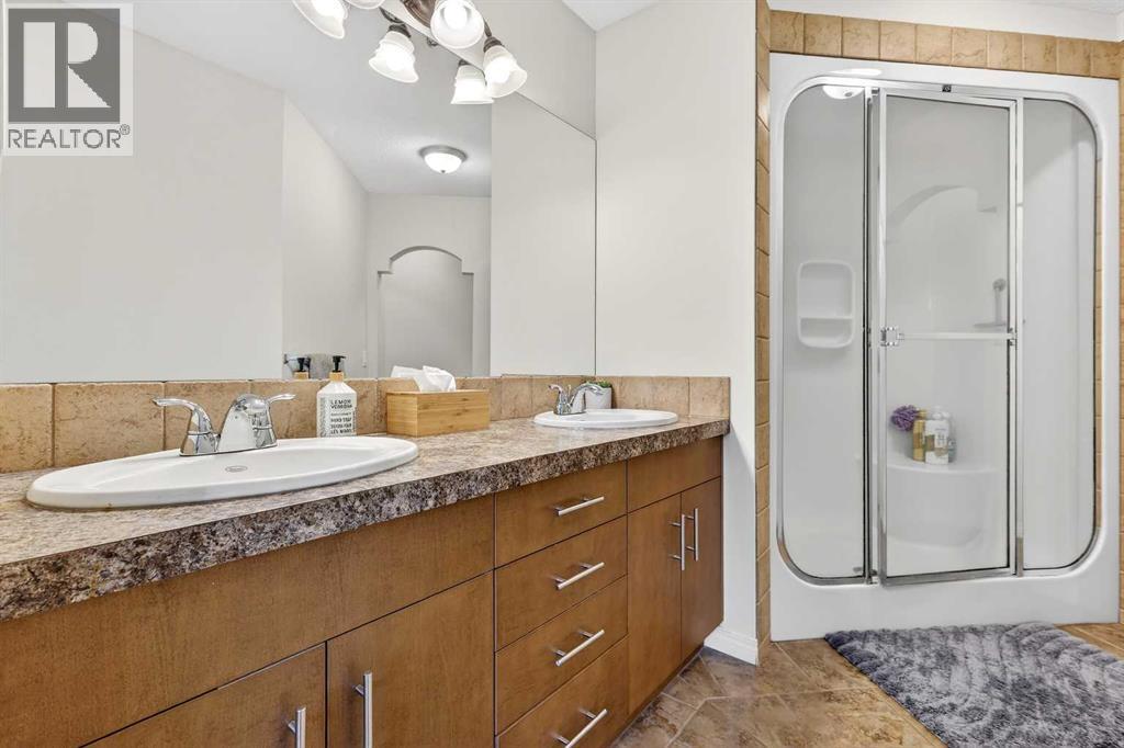 Single Family House Bungalow for Sale in  Douglasdale Boulevard SE Douglasdale/Glen Calgary 