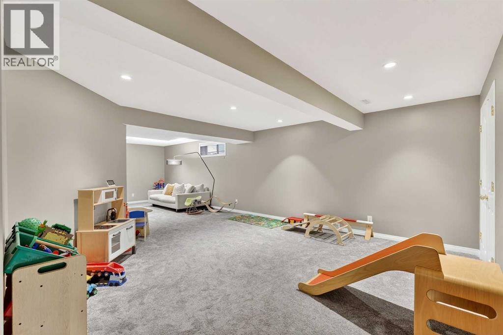 Single Family House Bungalow for Sale in  Douglasdale Boulevard SE Douglasdale/Glen Calgary 