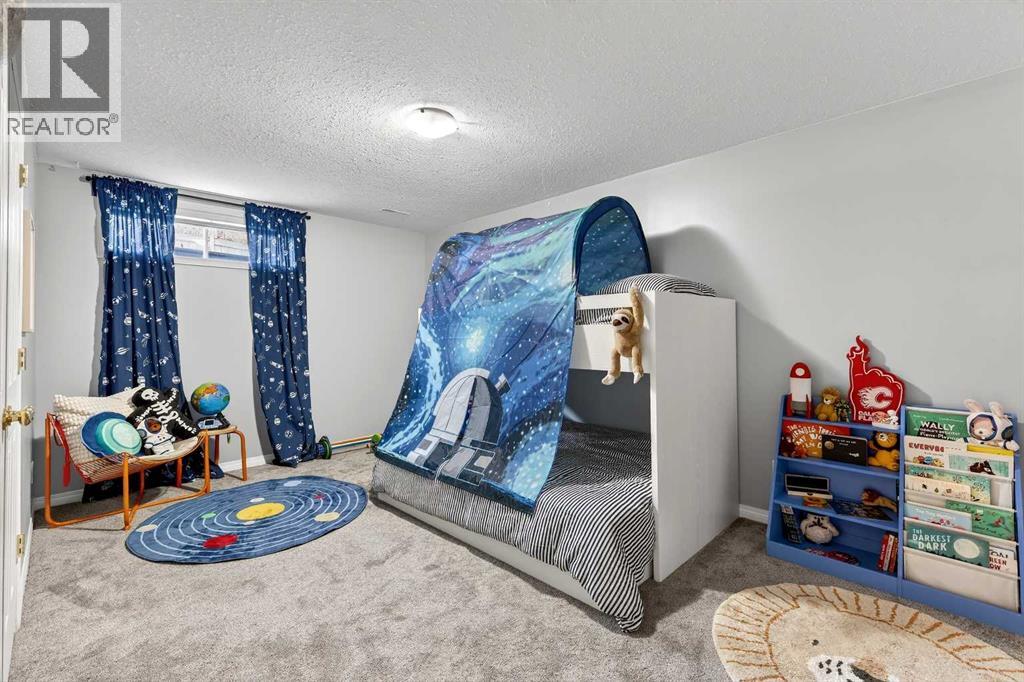 Single Family House Bungalow for Sale in  Douglasdale Boulevard SE Douglasdale/Glen Calgary 