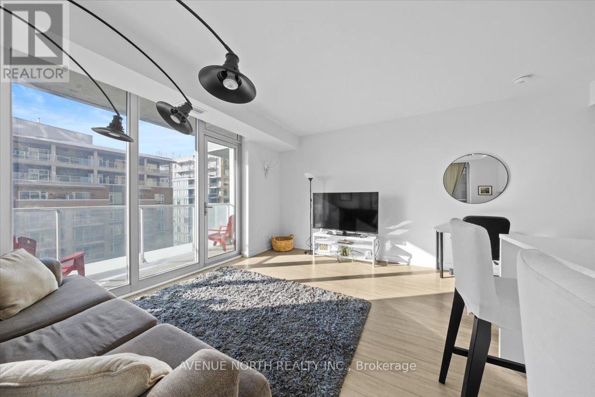 #901 111 CHAMPAGNE AVENUE S - 8