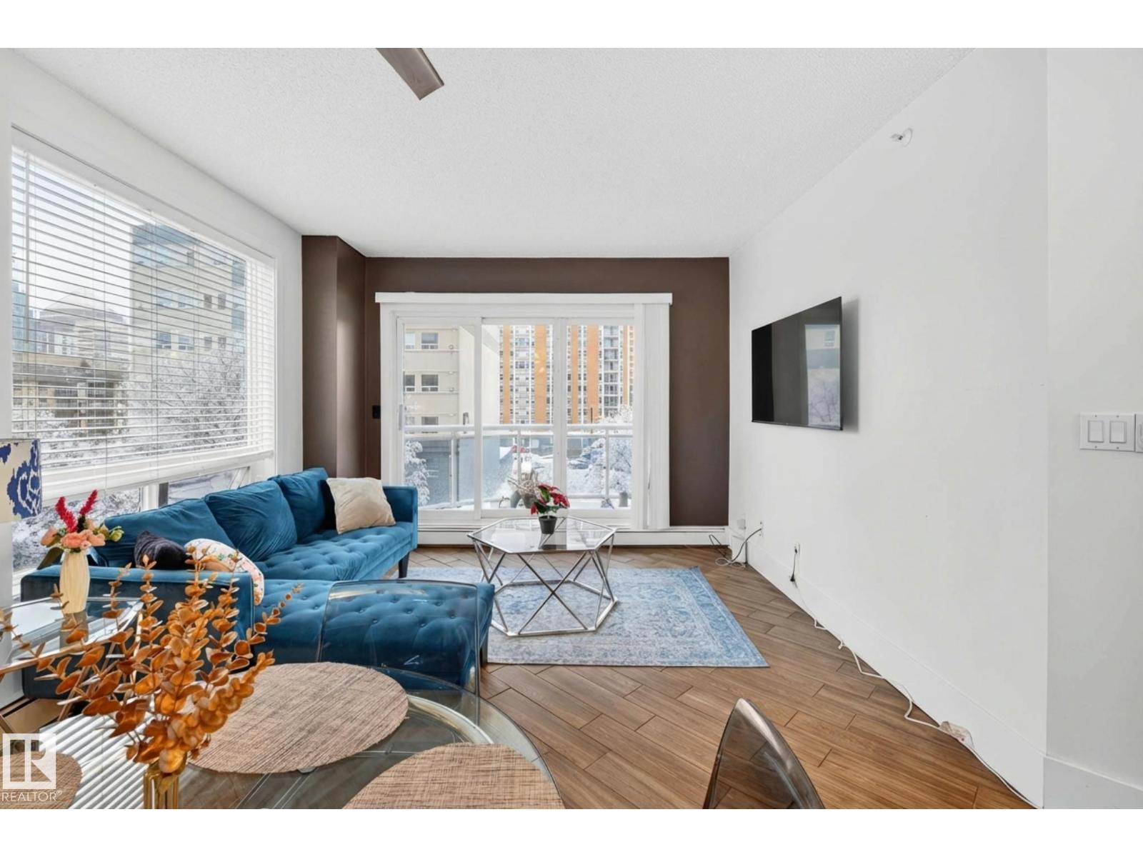 #401 10504 99 AV NW - Photo 2 of 31, Edmonton, Alberta