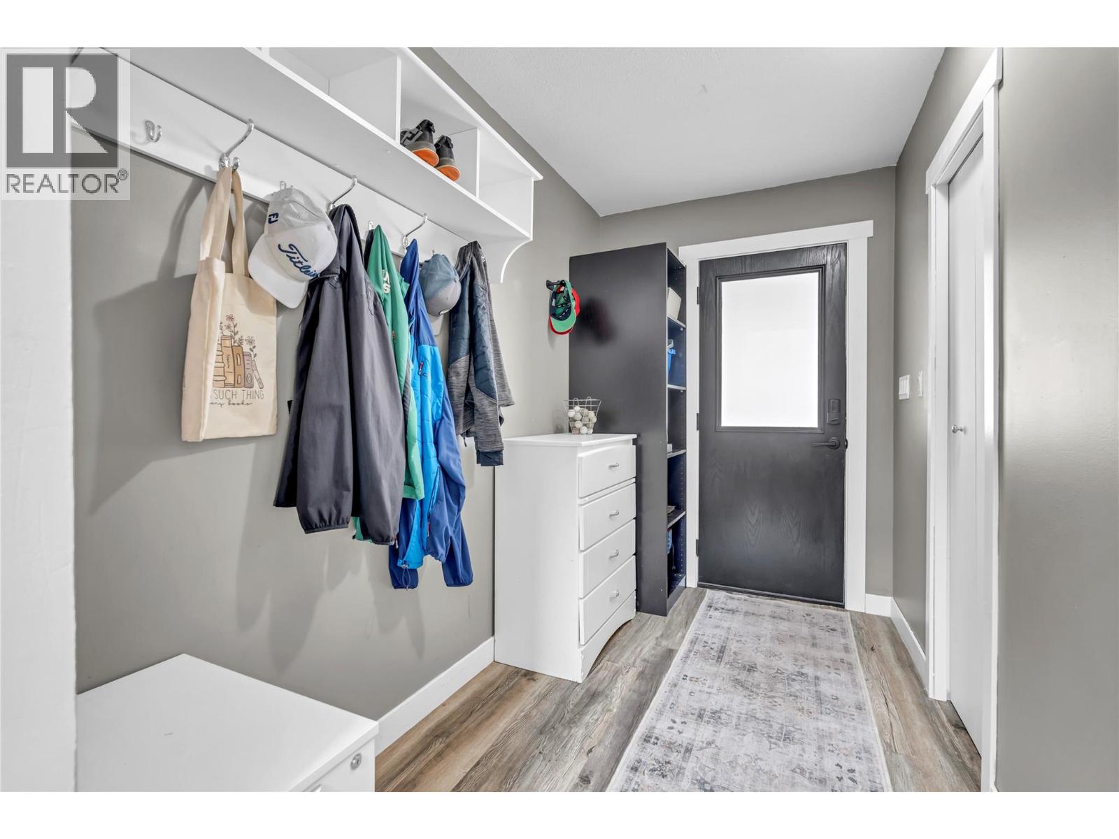 10816 Victoria Road S, Summerland