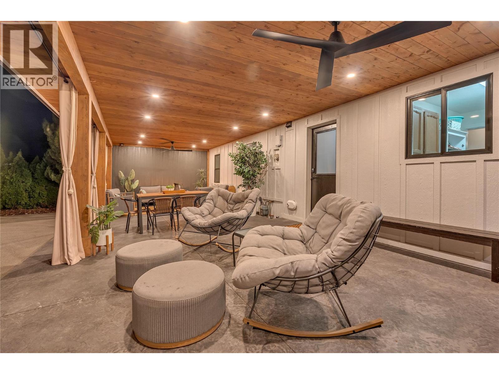 10816 Victoria Road S, Summerland