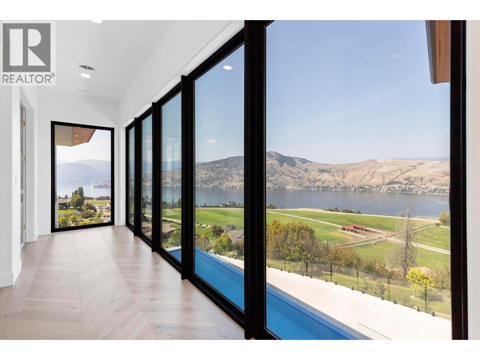  120 Sunset Boulevard, Vernon