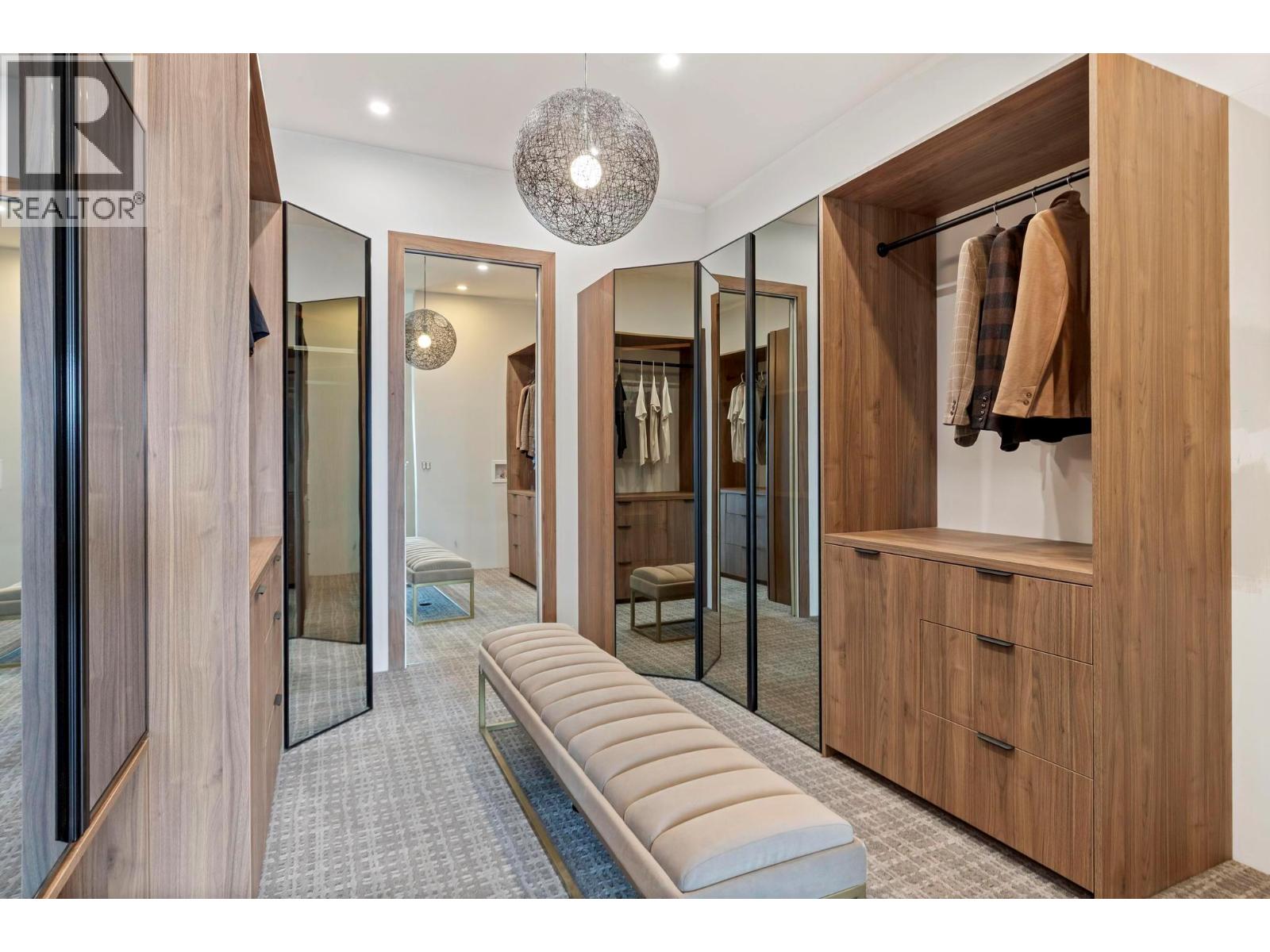  120 Sunset Boulevard, Vernon