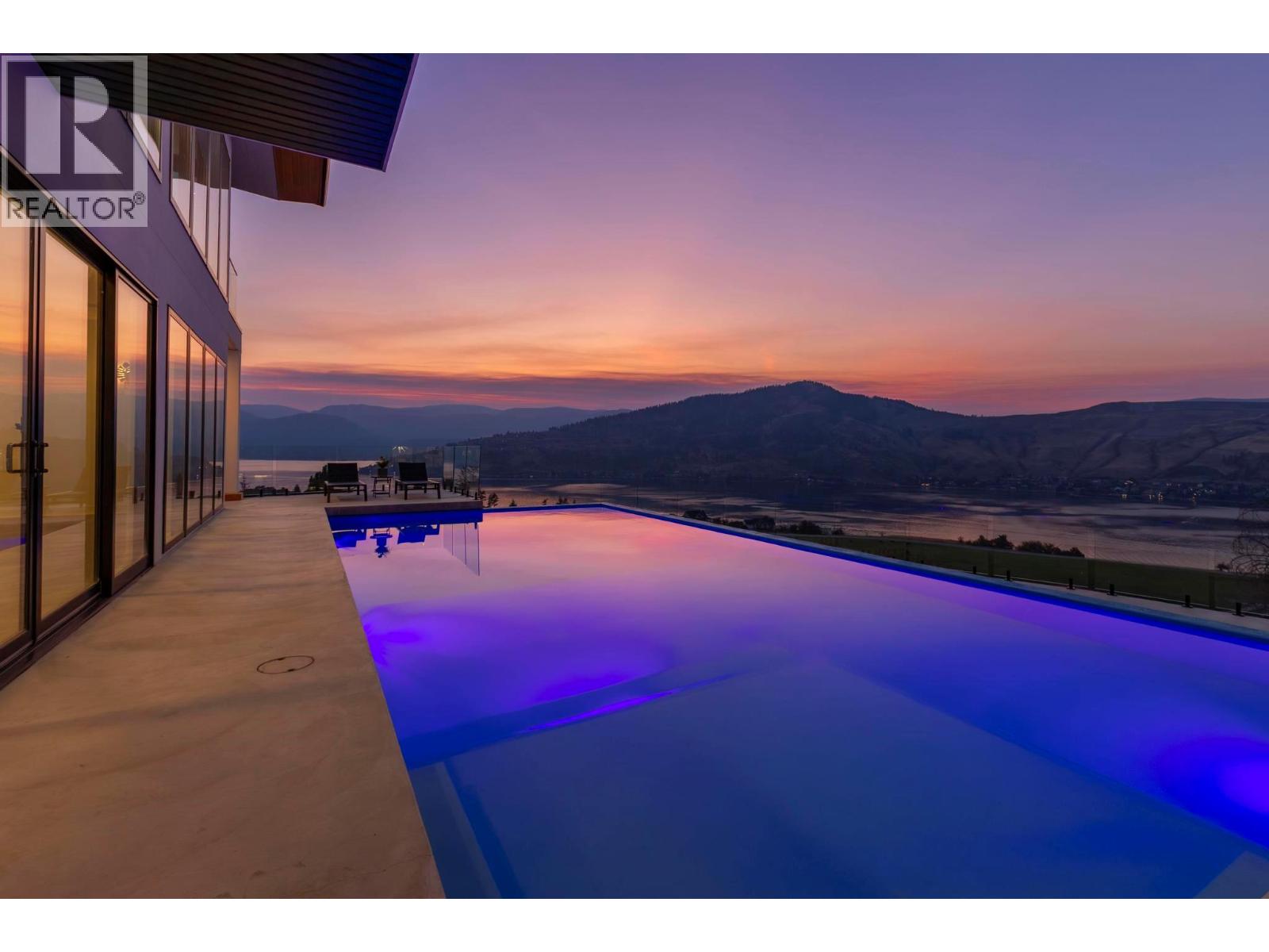  120 Sunset Boulevard, Vernon