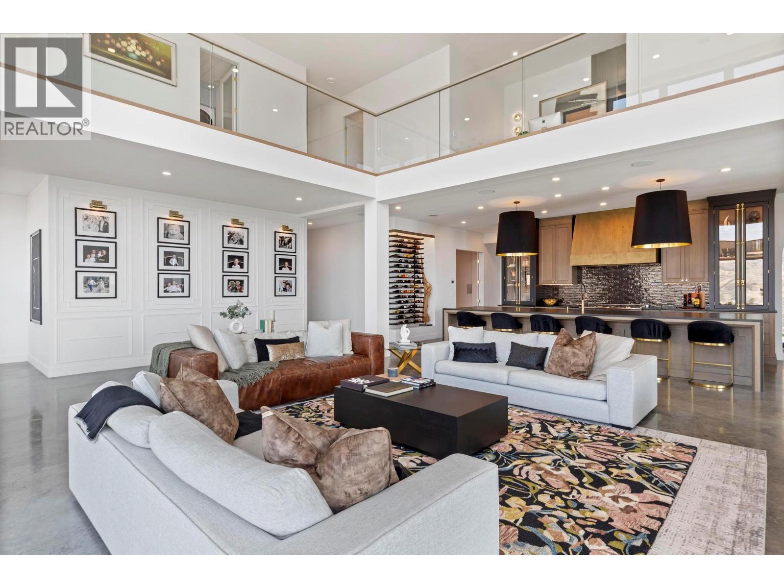  120 Sunset Boulevard, Vernon