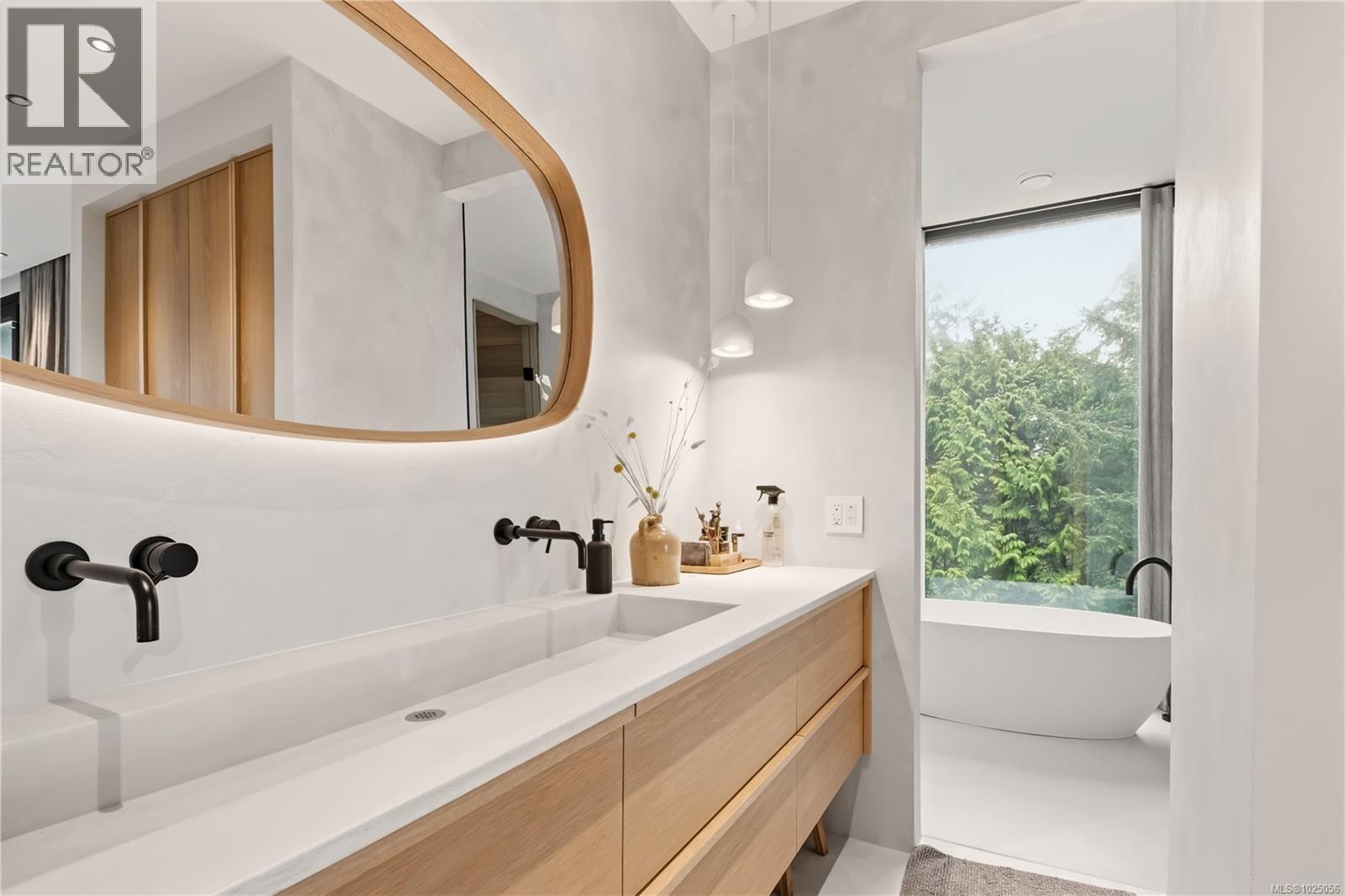 828 Odyssey Lane, Ucluelet