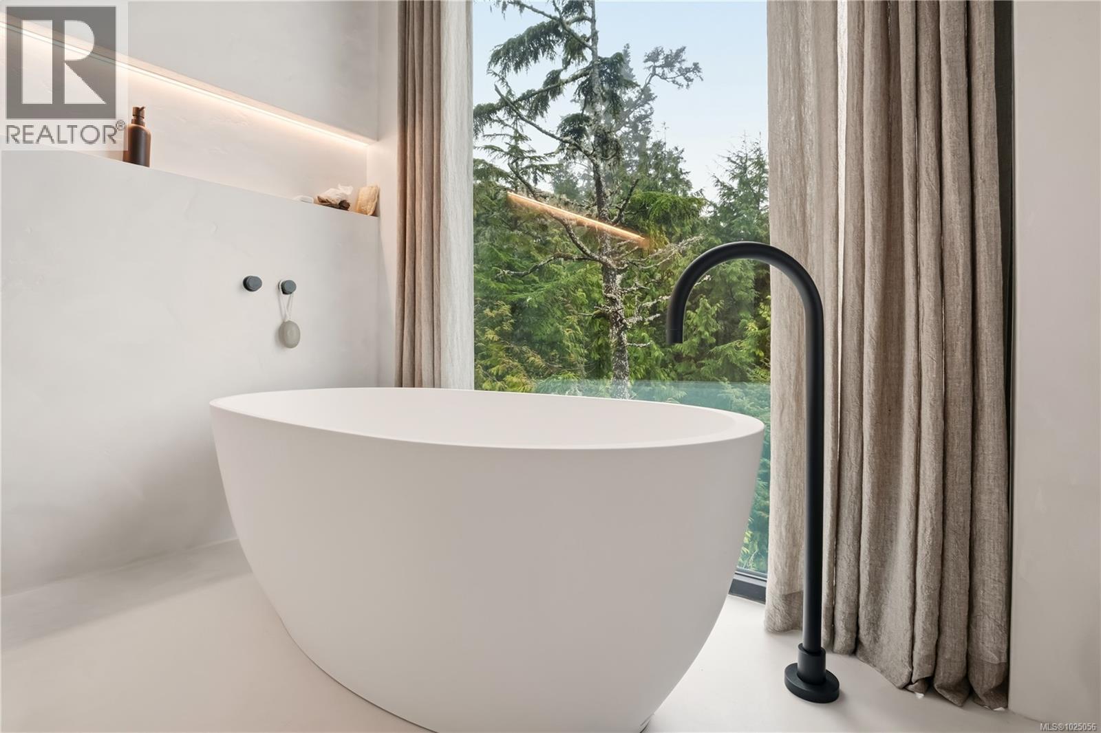 828 Odyssey Lane, Ucluelet