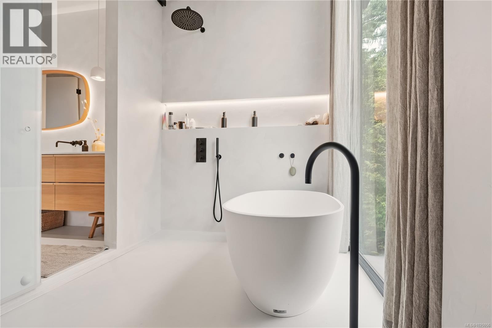 828 Odyssey Lane, Ucluelet