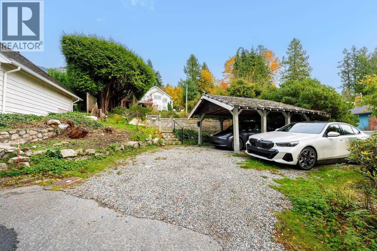 3245 TRAVERS AVENUE, West Vancouver