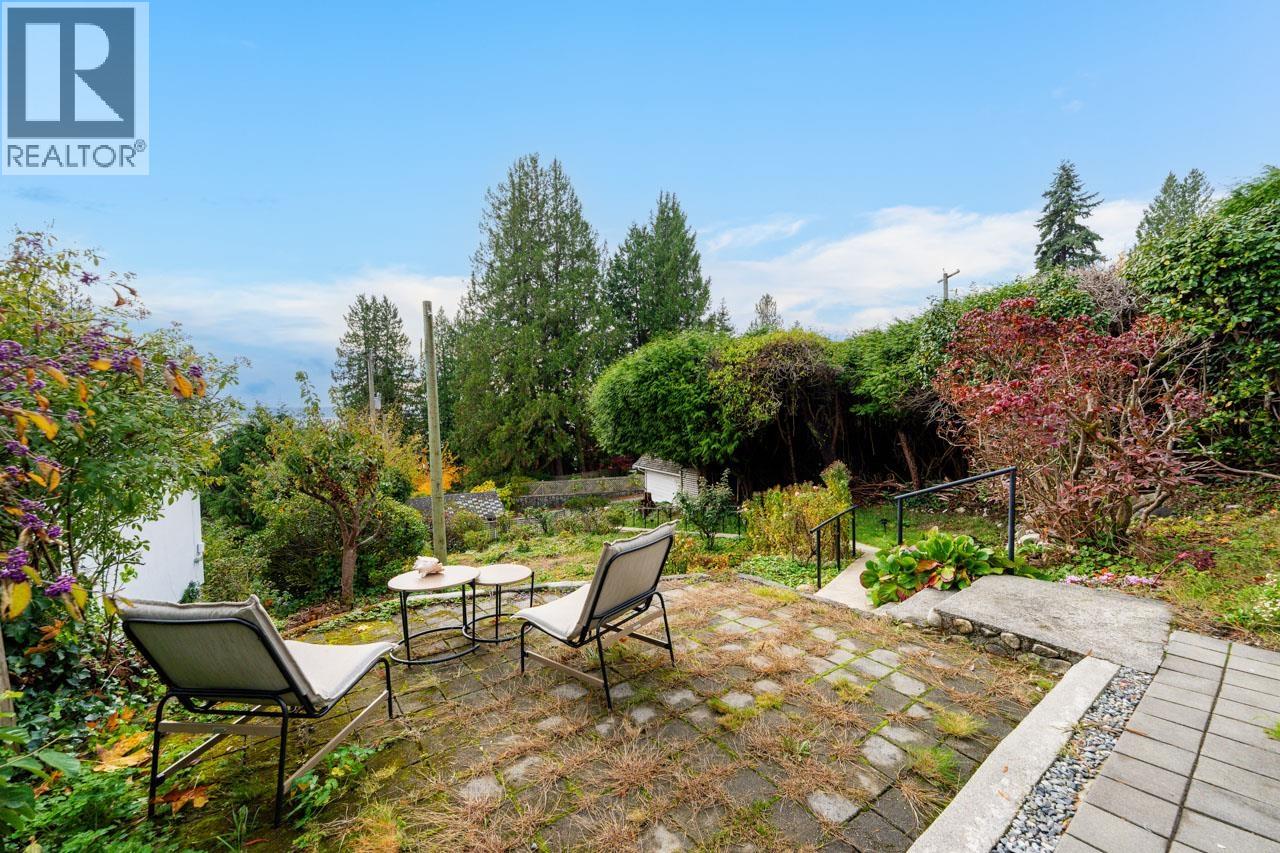 3245 TRAVERS AVENUE, West Vancouver