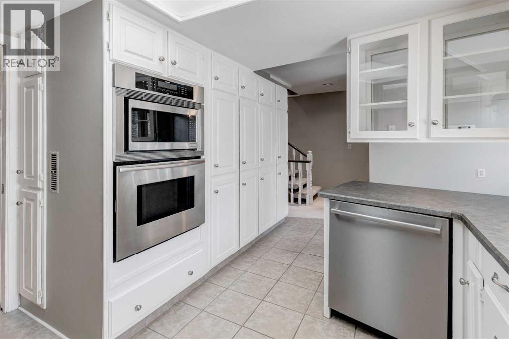 Single Family House for Sale in    Street NW Varsity Calgary 