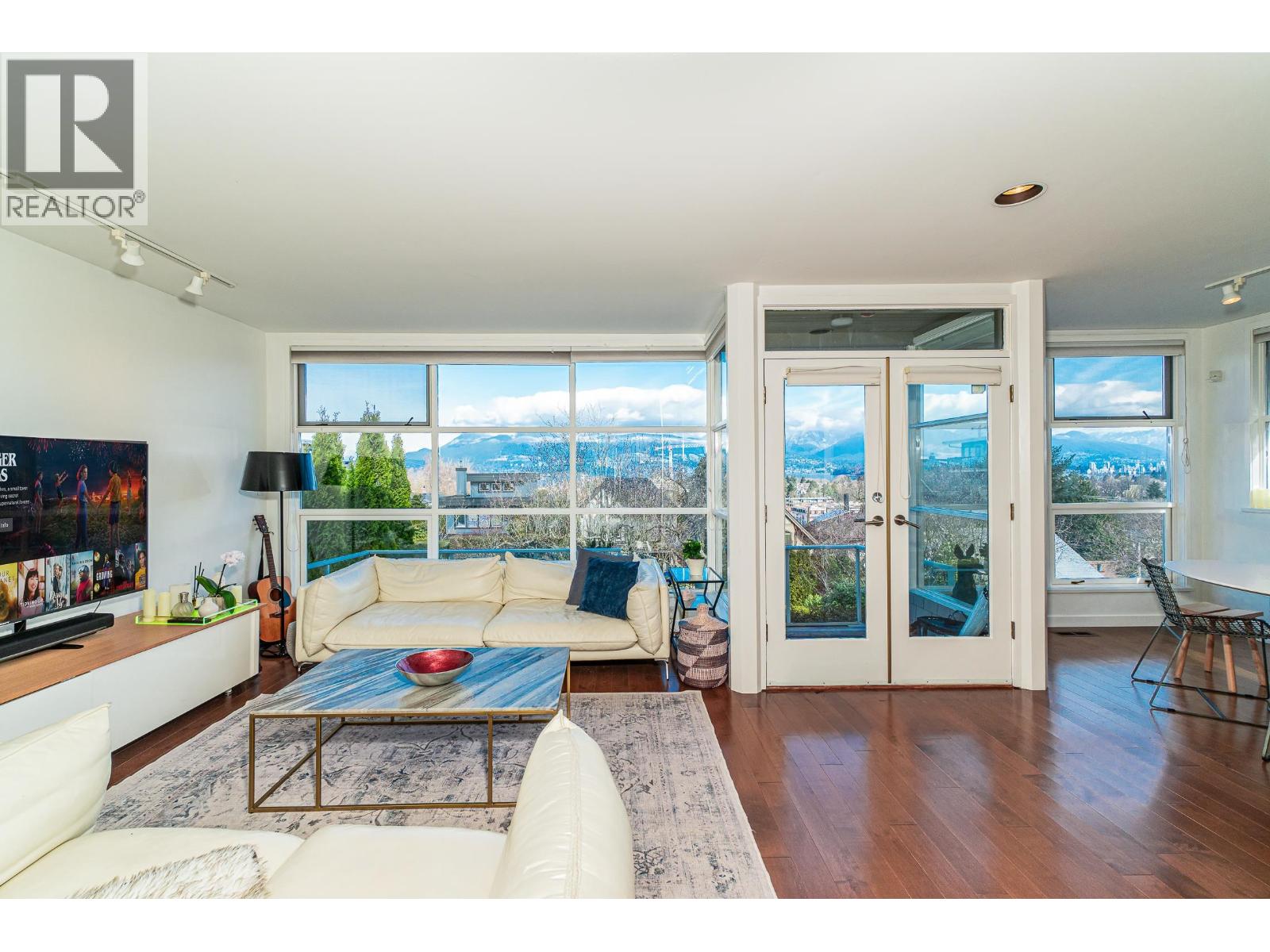 3762 W 13TH AVENUE - Photo 4 of 27, Vancouver, British Columbia