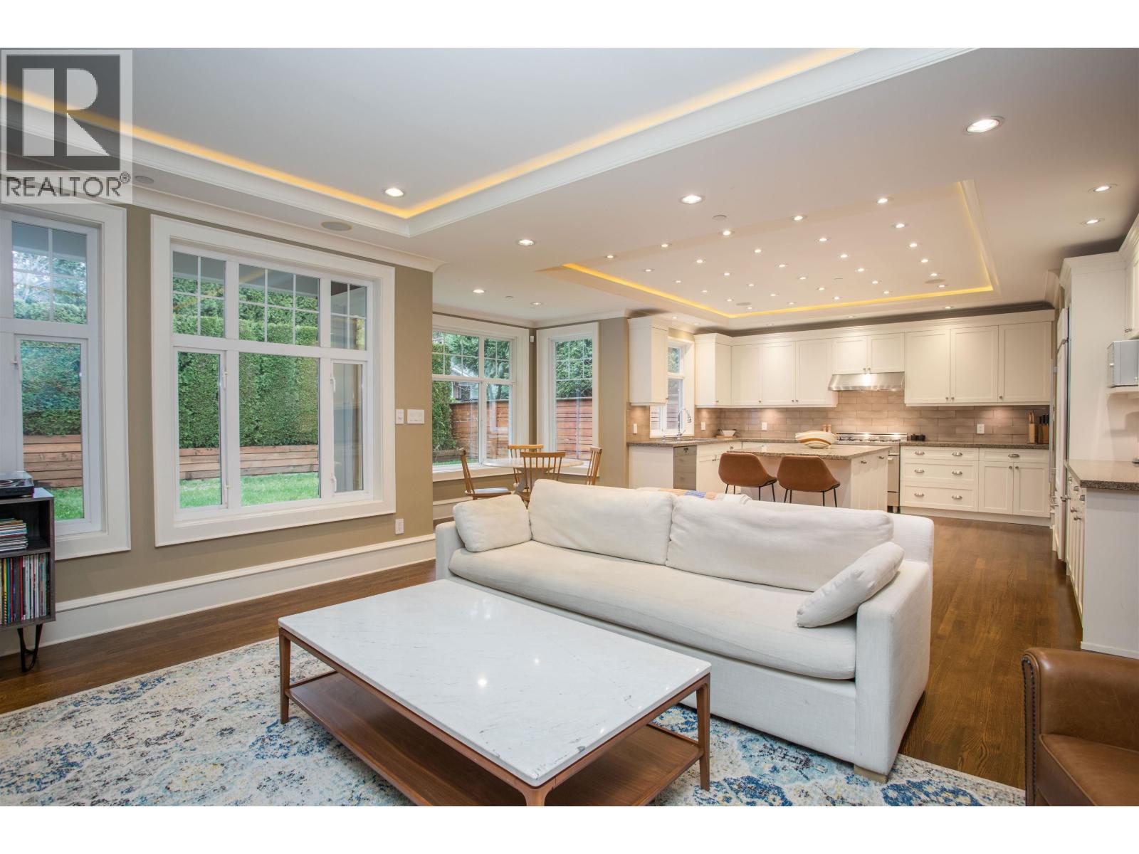 6417 PITT STREET, West Vancouver