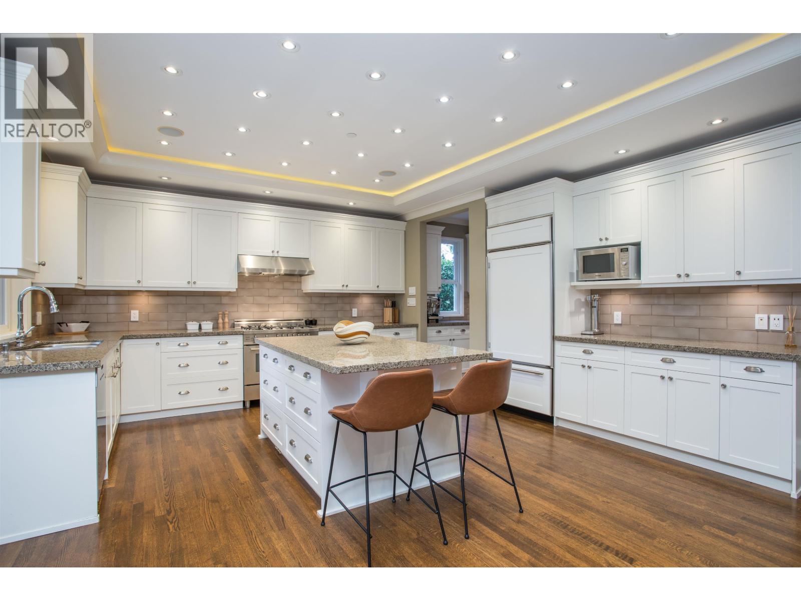 6417 PITT STREET, West Vancouver