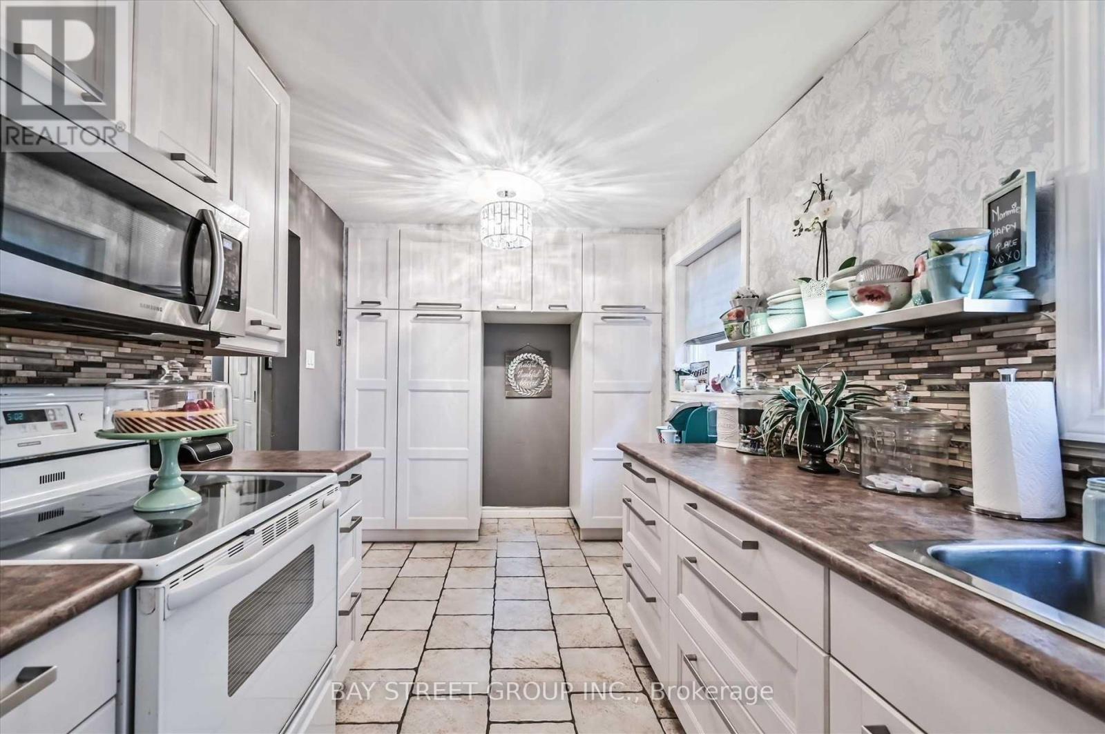 39 BARRINGTON CRESCENT - Photo 3 of 20, Brampton (Heart Lake East), Ontario