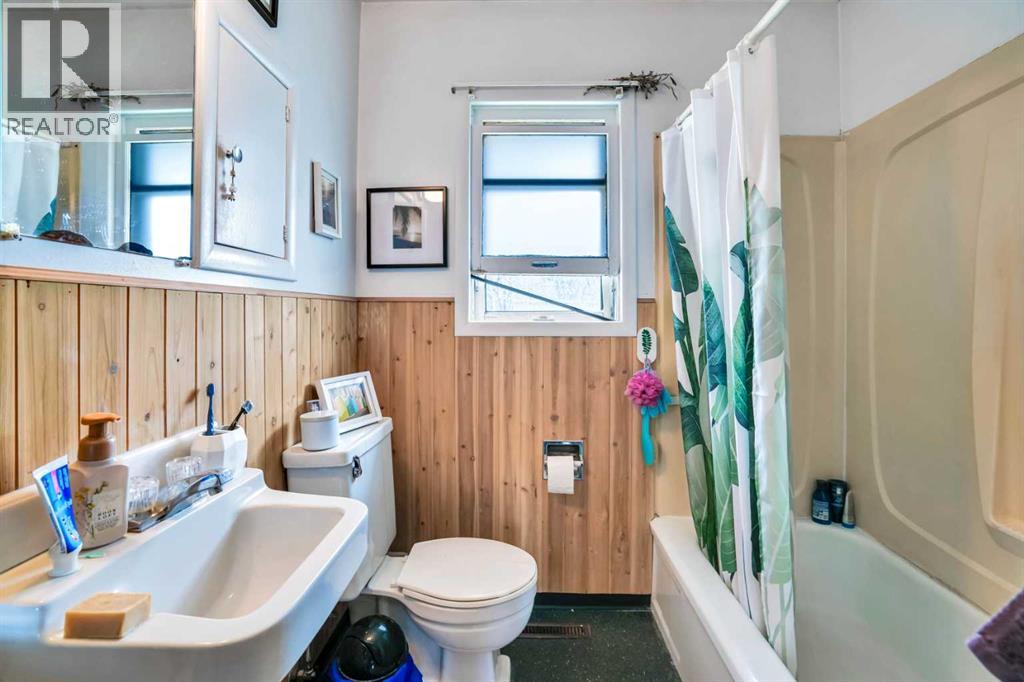 Multi-family House for Sale in   Avenue NW Tuxedo Park Calgary 