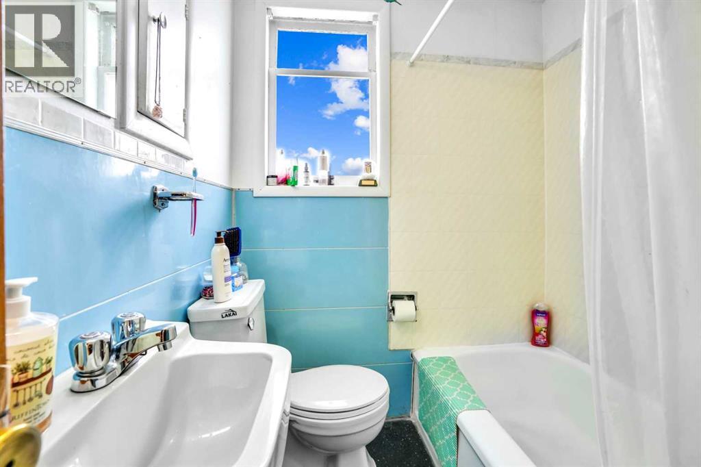 Multi-family House for Sale in   Avenue NW Tuxedo Park Calgary 