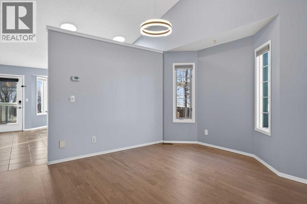 Single Family House 4 Level for Sale in  Douglas Ridge Close SE Douglasdale/Glen Calgary 