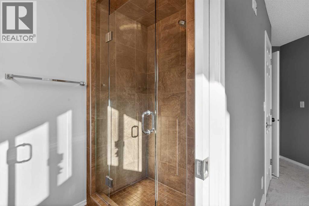 Single Family House 4 Level for Sale in  Douglas Ridge Close SE Douglasdale/Glen Calgary 