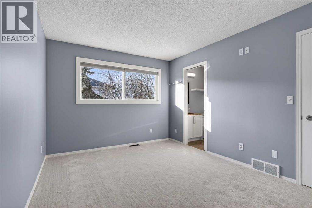 Single Family House 4 Level for Sale in  Douglas Ridge Close SE Douglasdale/Glen Calgary 