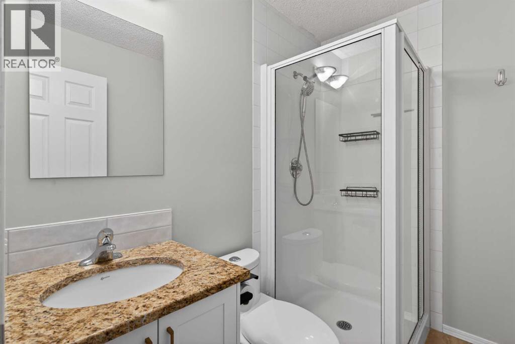 Single Family House 4 Level for Sale in  Douglas Ridge Close SE Douglasdale/Glen Calgary 