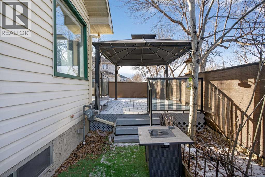 Single Family House 4 Level for Sale in  Douglas Ridge Close SE Douglasdale/Glen Calgary 