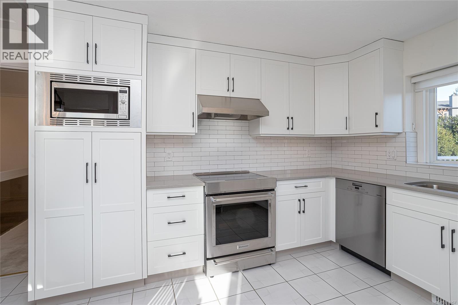  521 Pamela Place, Saanich