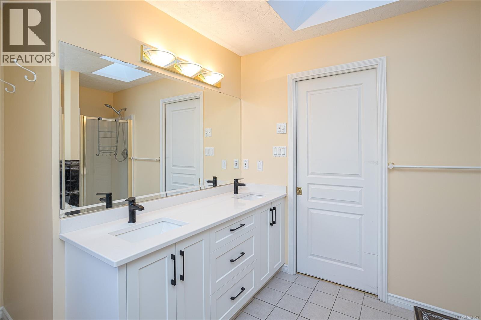  521 Pamela Place, Saanich