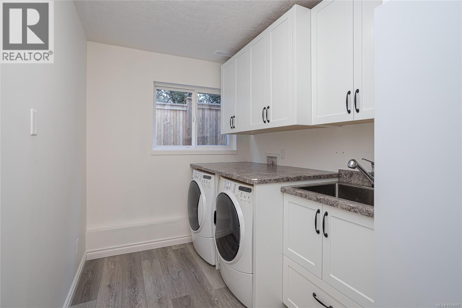  521 Pamela Place, Saanich