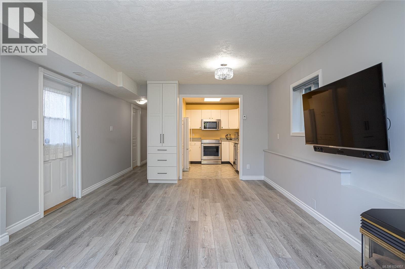  521 Pamela Place, Saanich